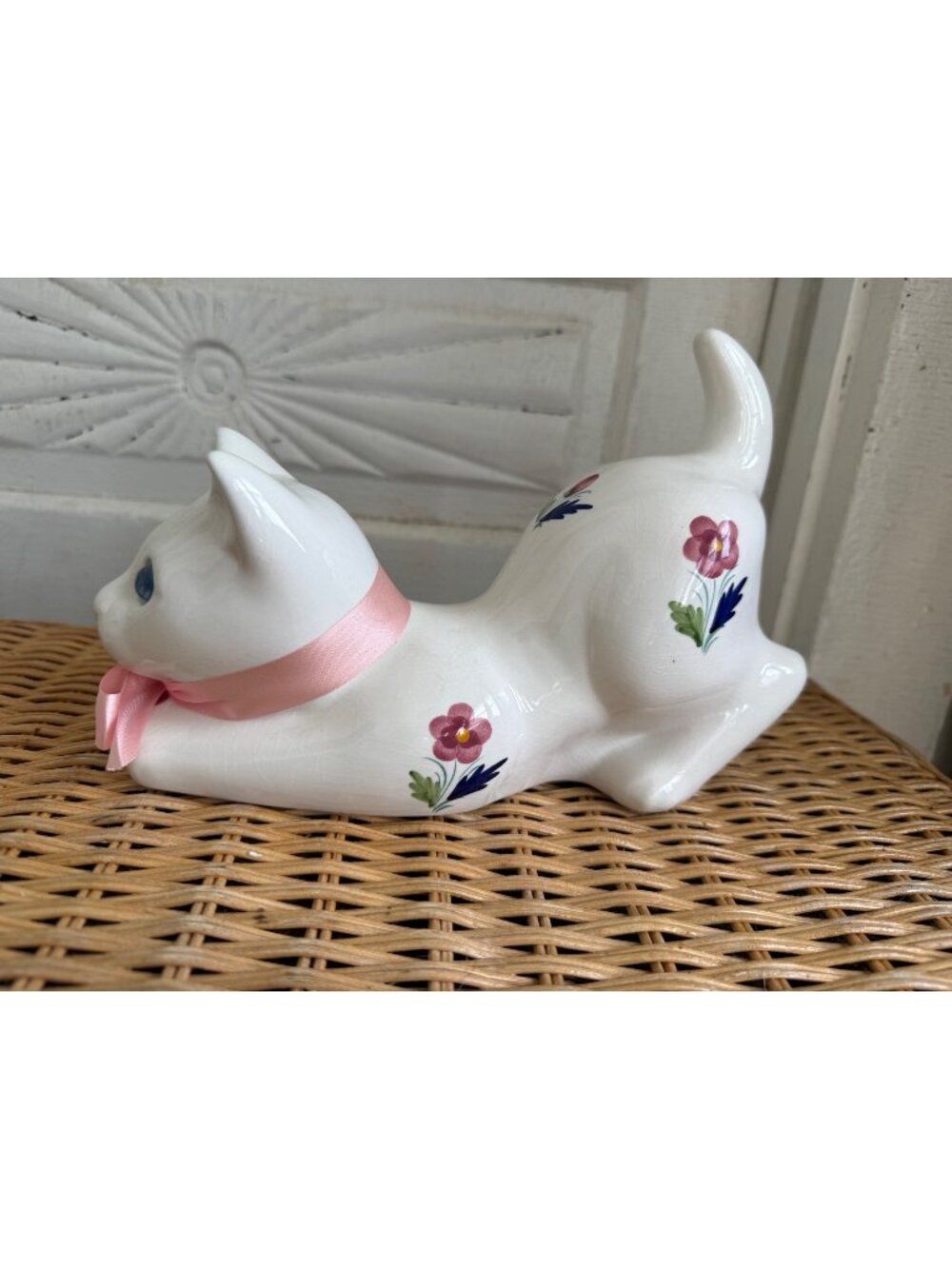 Vintage 70s ELPA Alcobaca White Floral Lunging Cat Kitty Kitten Figurine